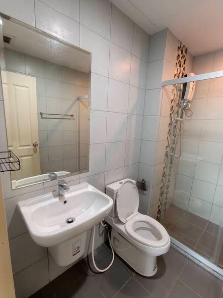 bathroom of Supalai Loft Talat Phlu Station