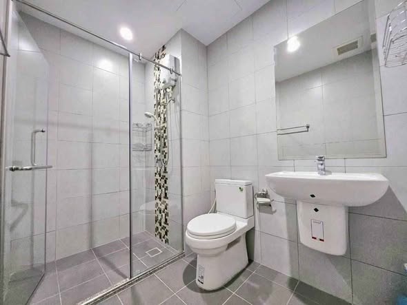 bathroom of Supalai Loft Talat Phlu Station