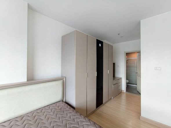 bedroom of Supalai Loft Talat Phlu Station