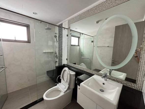 bathroom of Supalai Oriental Sukhumvit 39