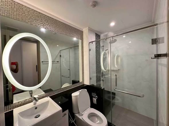 bathroom of Supalai Oriental Sukhumvit 39