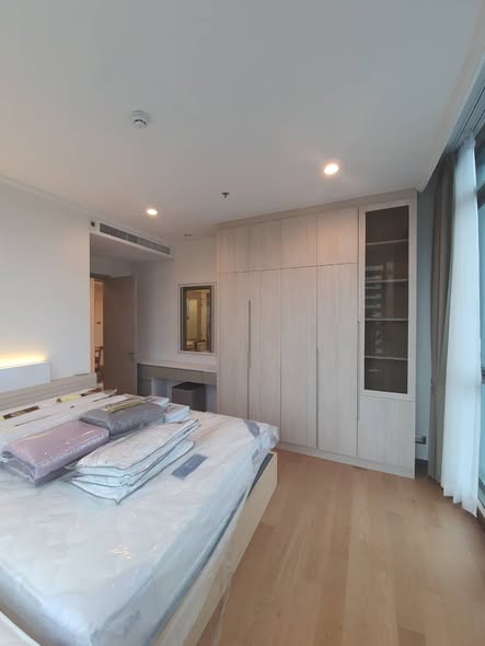 bedroom and room interior of Supalai Oriental Sukhumvit 39