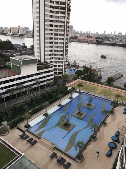 pool of Supalai River Resort