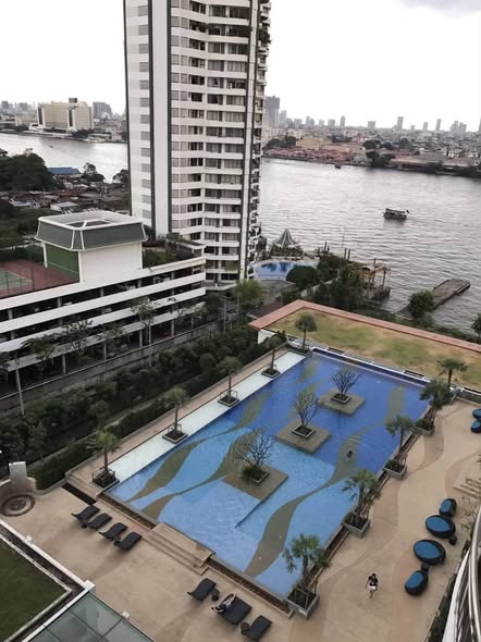 pool of Supalai River Resort