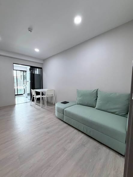 living room and bedroom of Supalai Sense Srinakarin