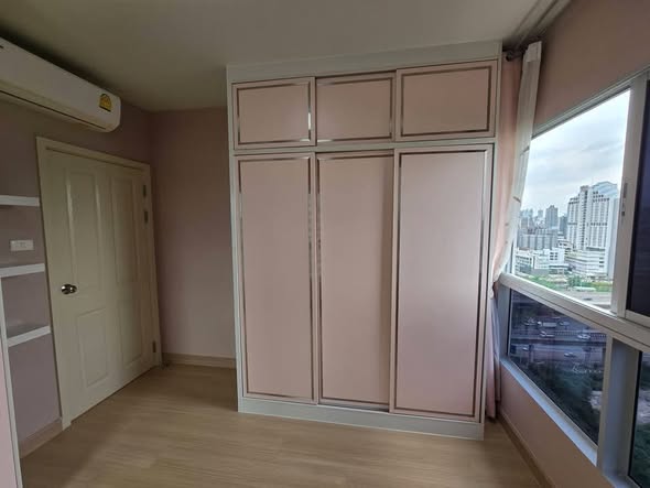 bedroom and room interior of Supalai Veranda Rama 9