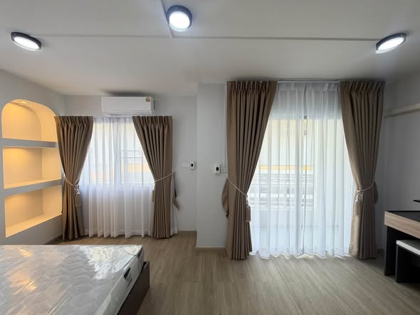 bedroom of Tawanna Resident 2