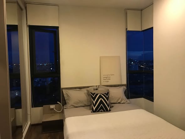 bedroom of Teal Sathon-Taksin
