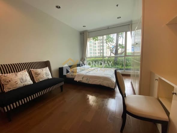 bedroom and living room of The Address Chidlom