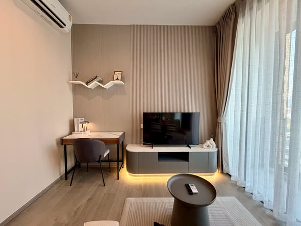 bedroom and living room of The Address Siam-Ratchathewi