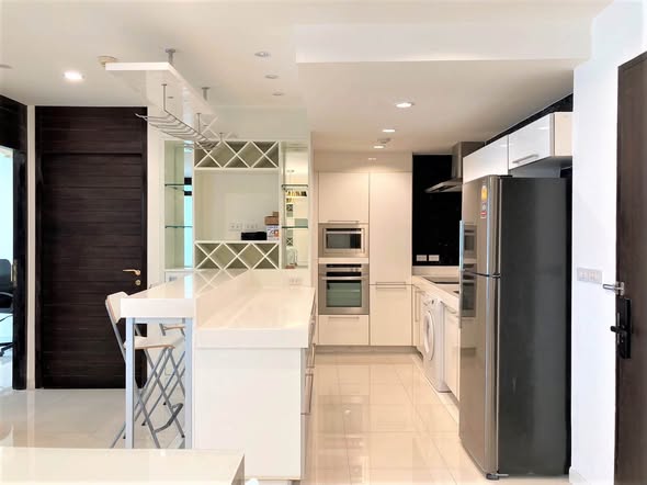 kitchen of The Address Sukhumvit 42
