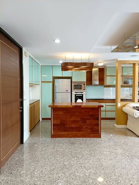 room interior and bathroom of The Avenue Sukumvit 61 เดอะ อเวนิว สุขุมวิท 61