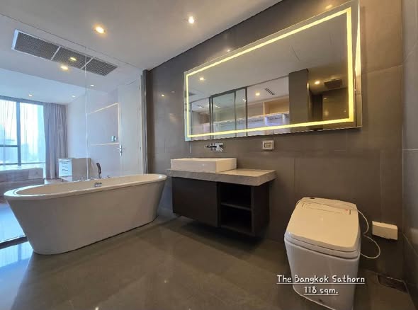 bathroom of The Bangkok Sathorn