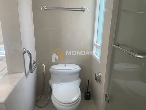 bathroom of The Bangkok Sukhumvit 43