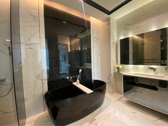bathroom of The Bangkok Thonglor