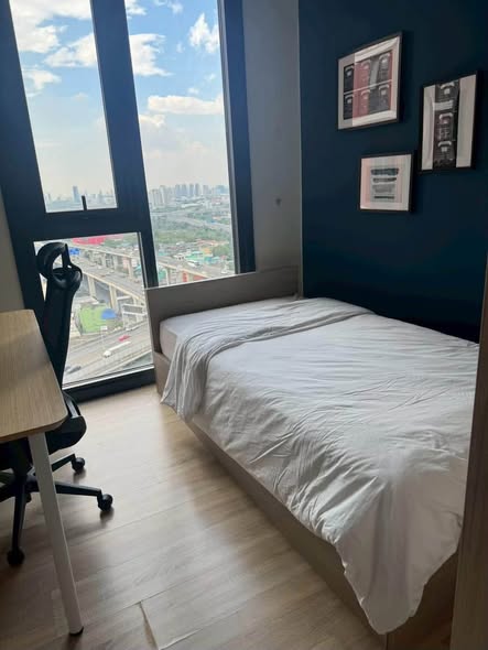 bedroom of THE BASE Garden Rama 9