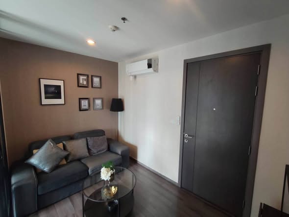 bedroom and room interior of The Base Park East