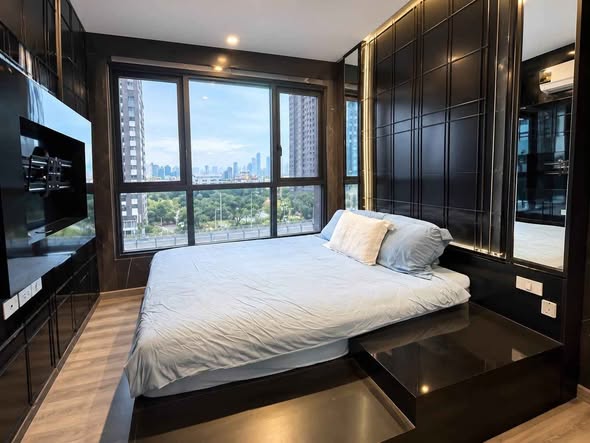 bedroom and room interior of The Base Park East