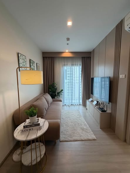 bedroom and living room of THE BASE Phetchaburi-Thonglor เดอะ เบส เพชรบุรี – ทองหล่อ