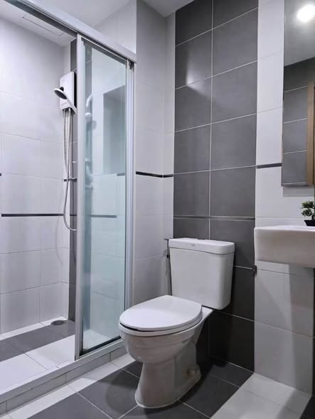 bathroom of THE BASE Sukhumvit 77