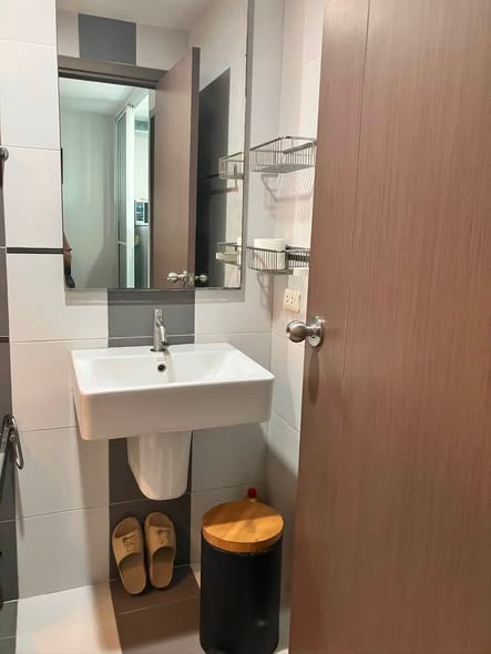 bathroom of THE BASE Sukhumvit 77