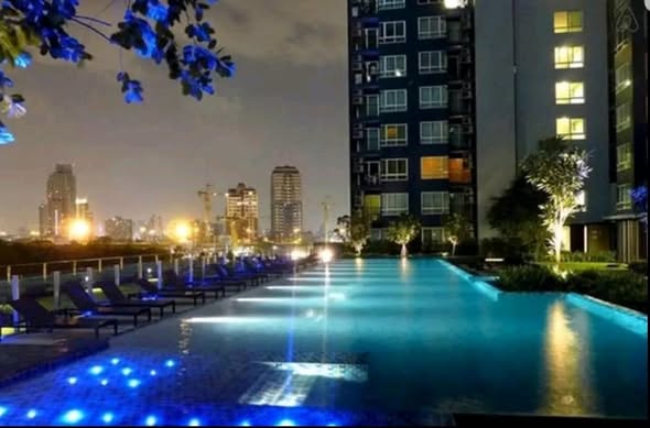 pool of THE BASE Sukhumvit 77