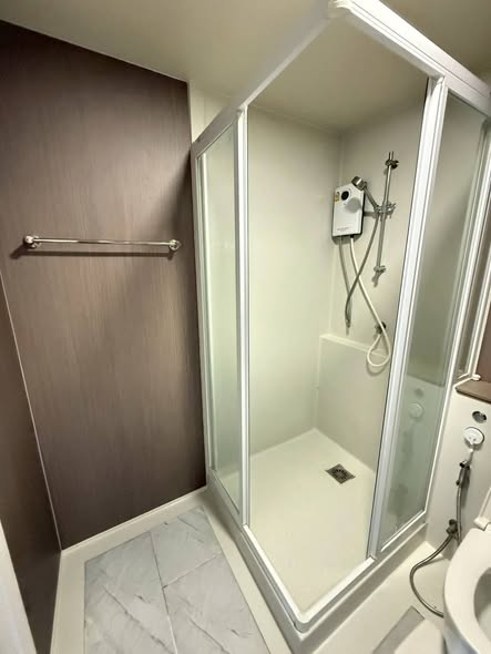 room interior and bathroom of The Belgravia Condo Ratchada Ladprao15