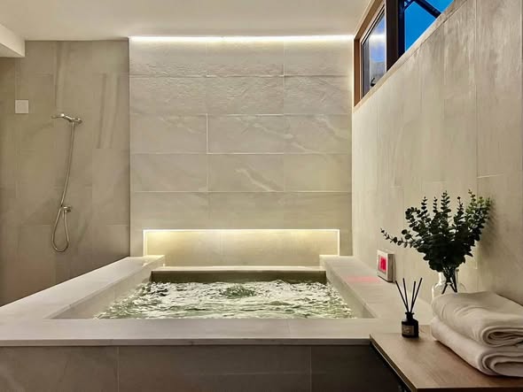 bathroom of The Boulevard Ekkamai