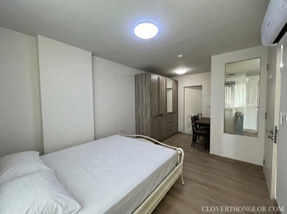 bedroom of The Clover