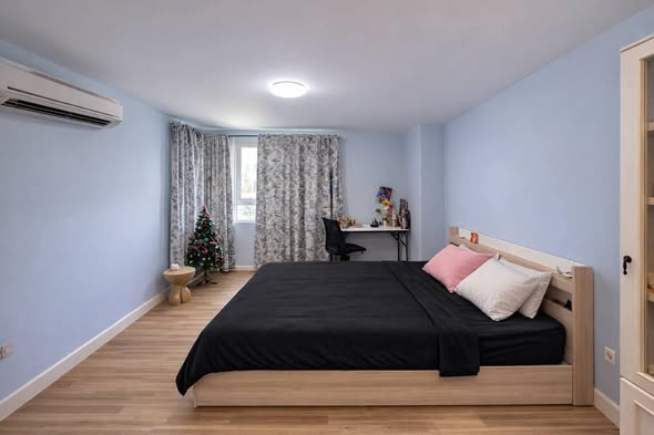 bedroom of The Clover