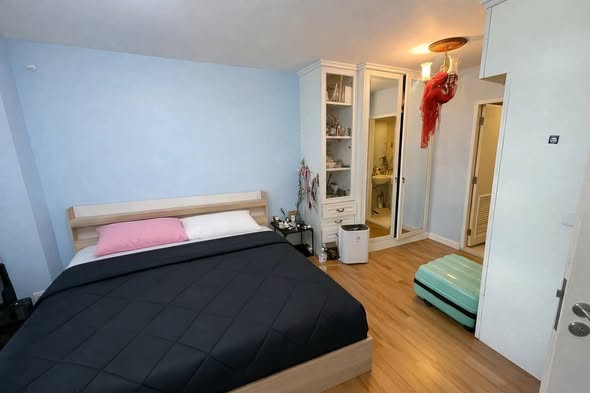 bedroom of The Clover