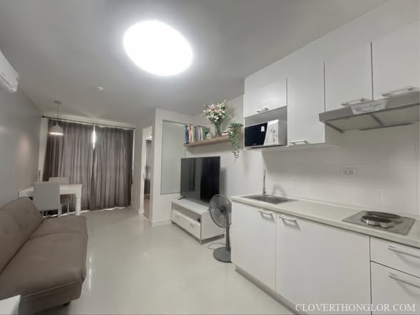 bedroom of The Clover