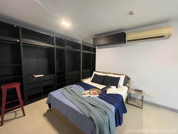 bedroom of The Clover