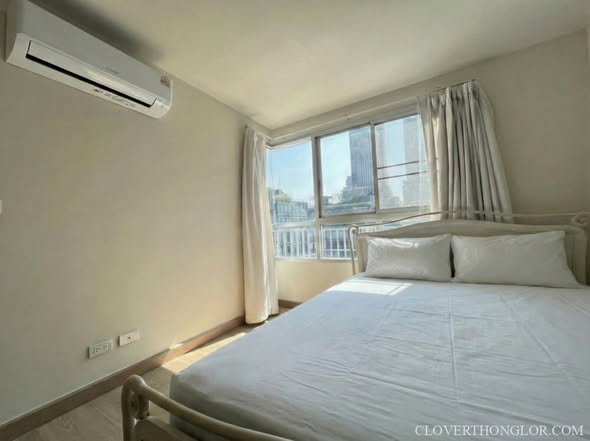 bedroom of The Clover