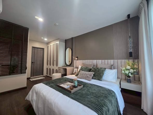 bedroom of The Clover