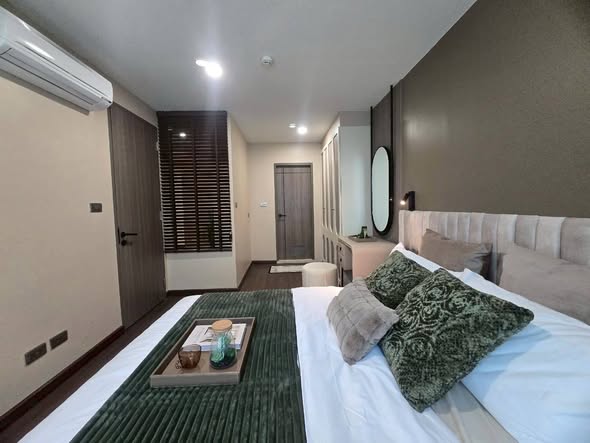 bedroom of The Clover
