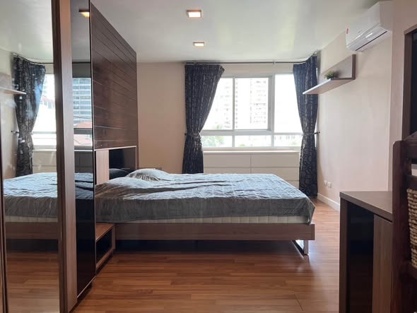 bedroom and room interior of The Clover