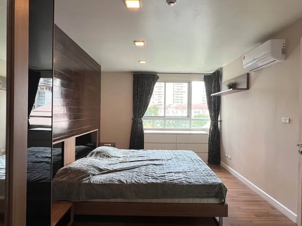 bedroom and room interior of The Clover
