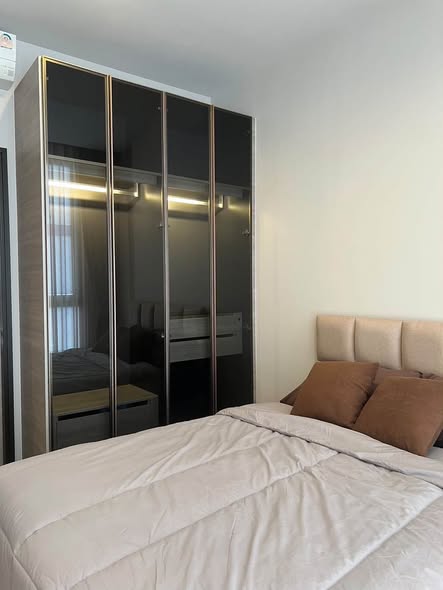 bedroom and room interior of The Crest Park Residences