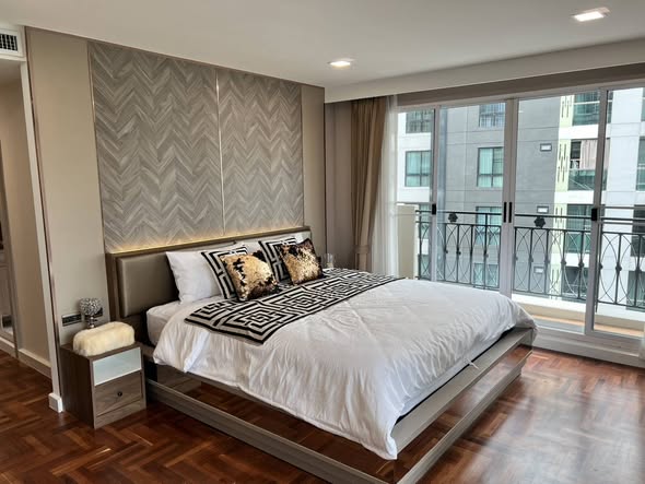 bedroom of The Crest Sukhumvit 34