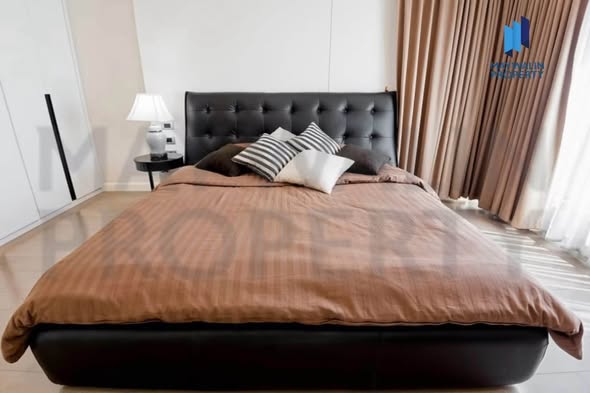 bedroom of The Crest Sukhumvit 34