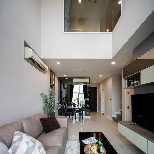 living room of The Crest Sukhumvit 34