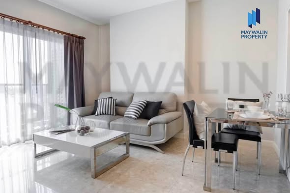 living room of The Crest Sukhumvit 34