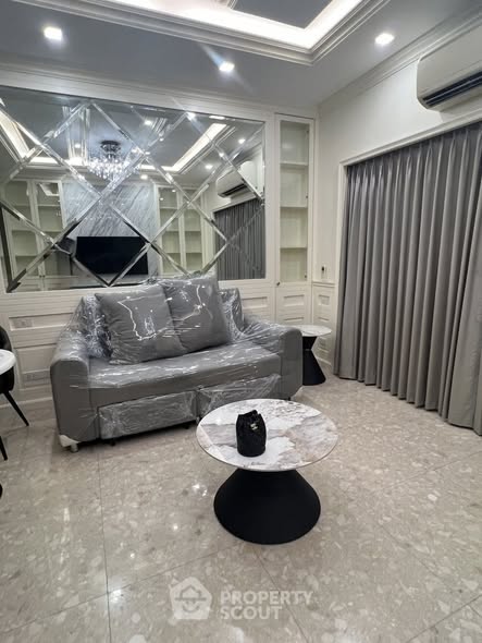 living room of The Crest Sukhumvit 34