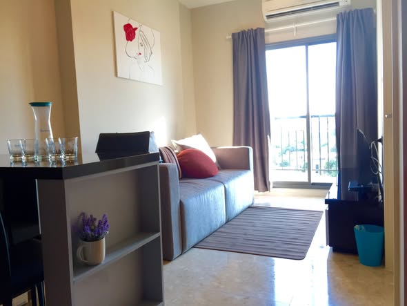 living room of The Crest Sukhumvit 34