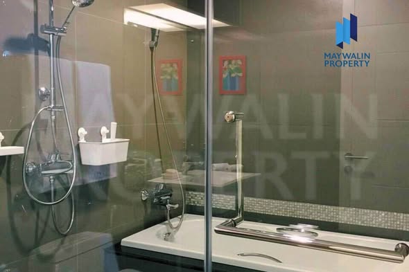 room interior and bathroom of The Crest Sukhumvit 34