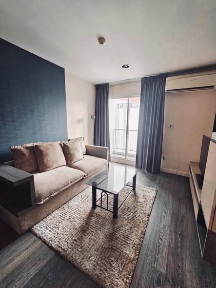 bedroom and living room of The Crest Sukhumvit 49