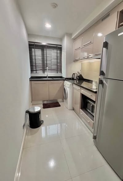 kitchen of The Crest Sukhumvit 49