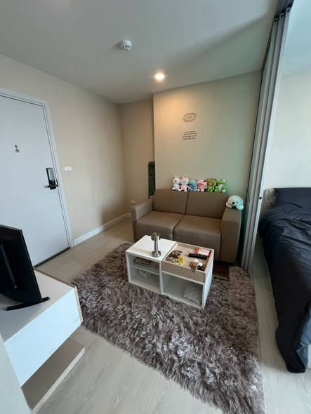 living room and bedroom of เดอะคิวบ์ นวมินทร์-รามอินทรา The Cube Nawamin-Ramintra