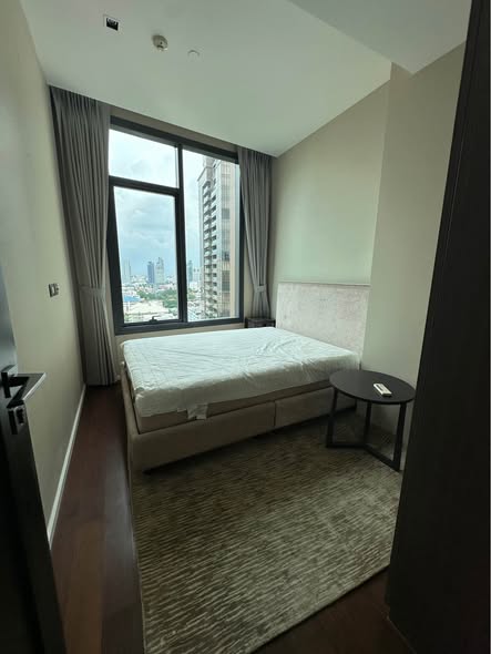 bedroom of The Diplomat 39